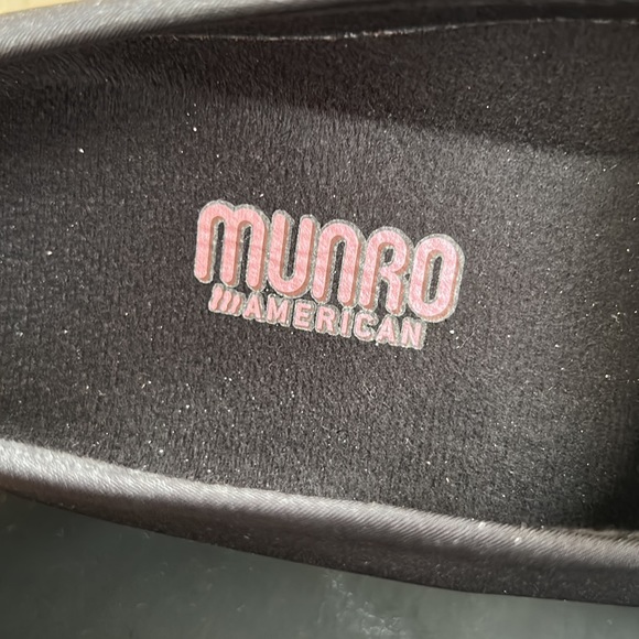 MUNRO  CINDI  BLACK  STRETCH FABRIC SHOE SIZE. 7M - Picture 8 of 15